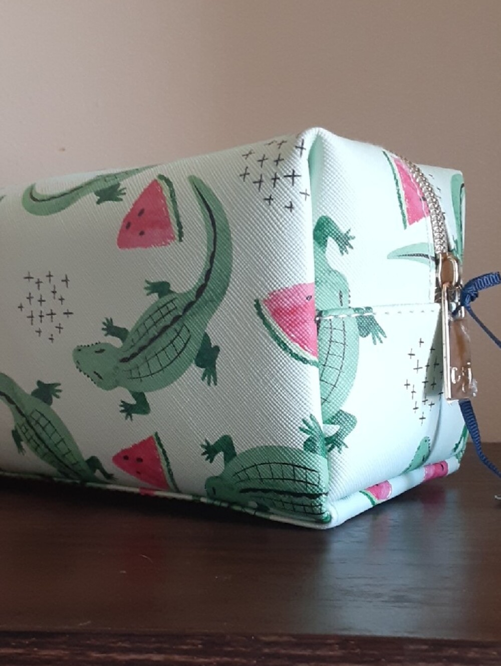 Bundle of Nature Well Lip Tinting Glaze and a Cosmetic Pouch - Picture 2 of 12